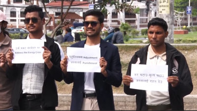  पेट्रोलियम पदार्थमा भएको मूल्य बृद्धिको विरोधमा युवाहरुले गरे विरोध प्रदर्शन 